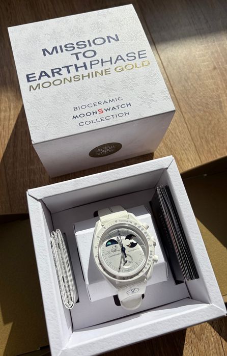 OmegaxSwatch Mission to Earthphase-Moonshine Gold. Ref. S033W701L