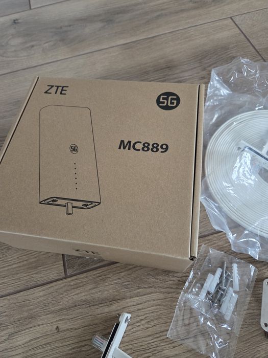 Zte MC889 LTE 5G Router + adapter