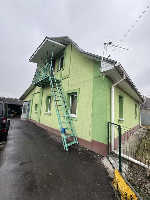 Будинок в Михайлівській Рубежівці біля лісу