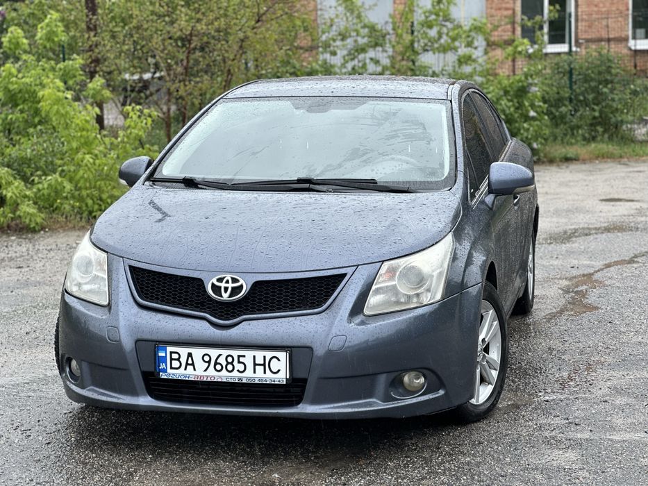 Тойота Авенсис 2011г 1.8 гбо