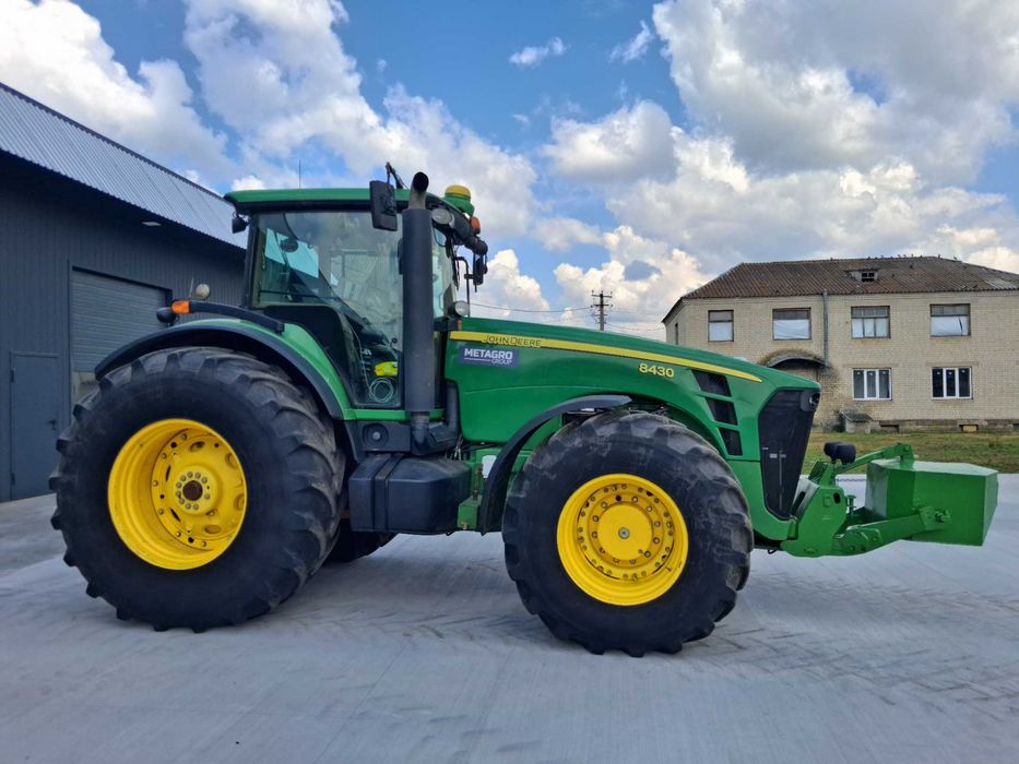 John Deere 8430