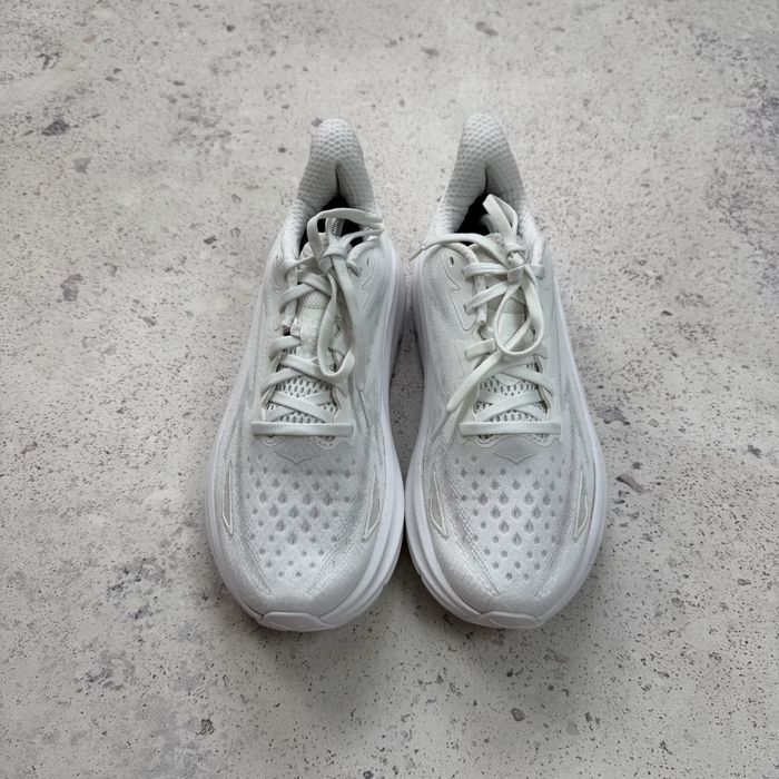 Оригінальні кросівки для бігу Hoka Clifton 9 у білому кольорі