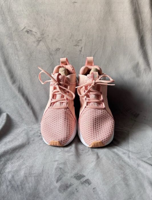 Продам кросівки красивий колір