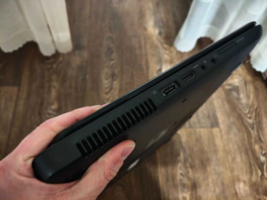 17.3 Dell Inspiron n7110 i5\8gb\Nvidia 525 1gb\128 gb SSD