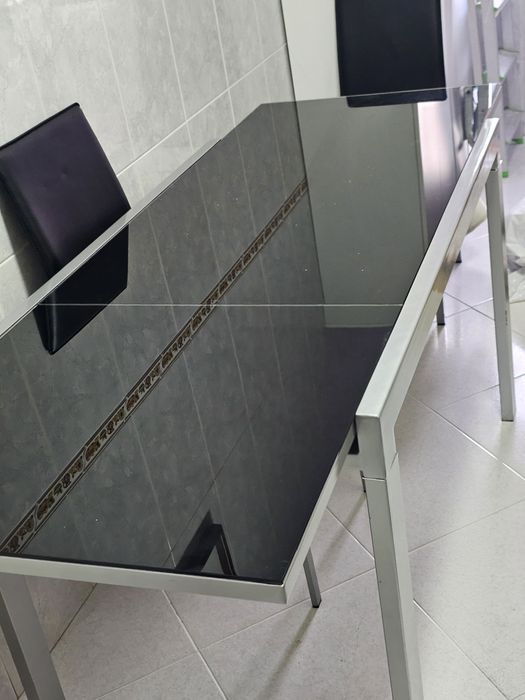 Mesa e 4 cadeiras