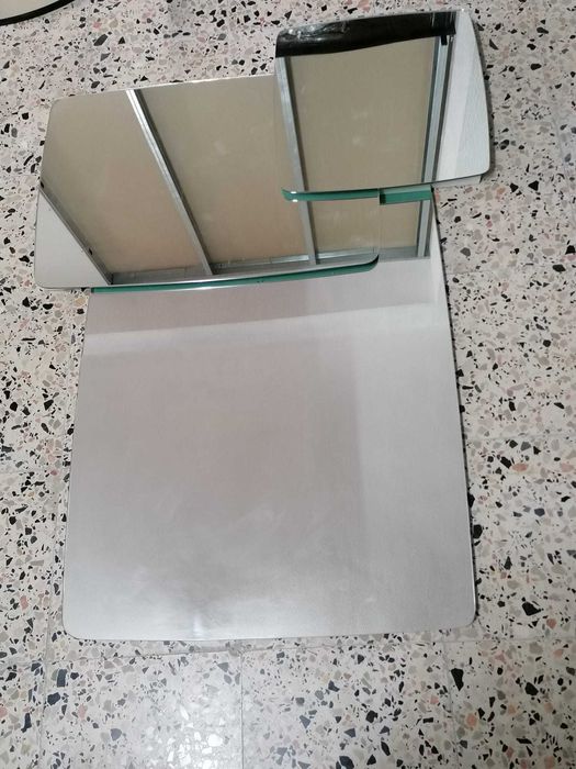 Espelho de Parede com Base em Madeira Branca