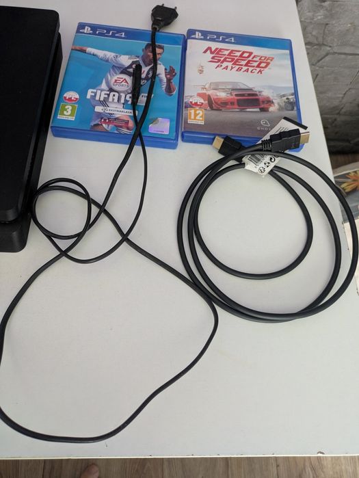 Sprzedam konsolę PS4 slim