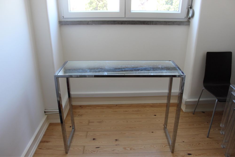 Consola em cromado da mítica Octogono