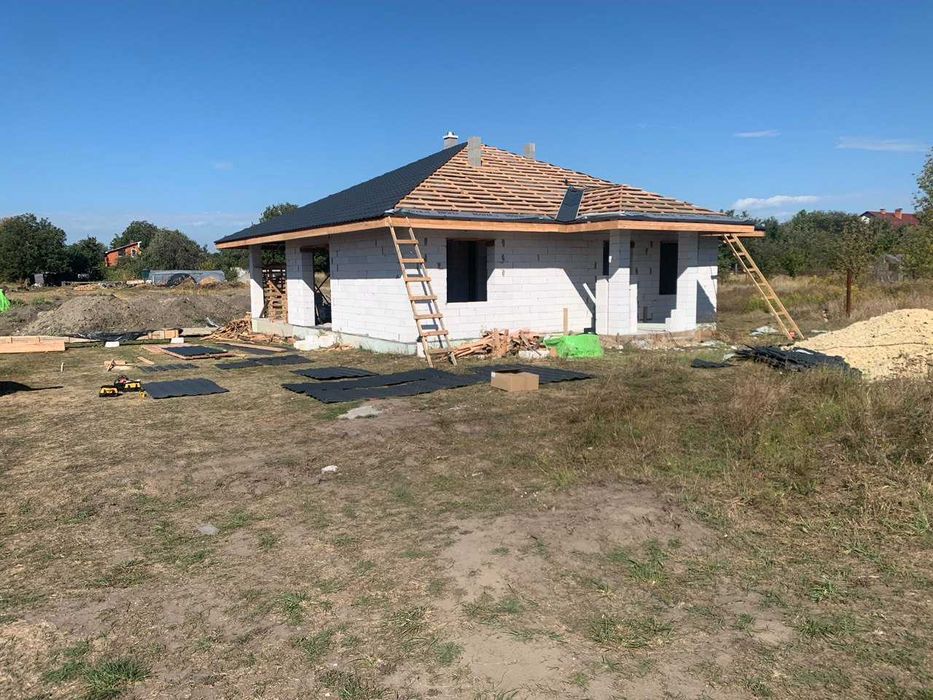Ремонт шиферу. Ремонт покрівлі. Покрівельники. Кровельщик