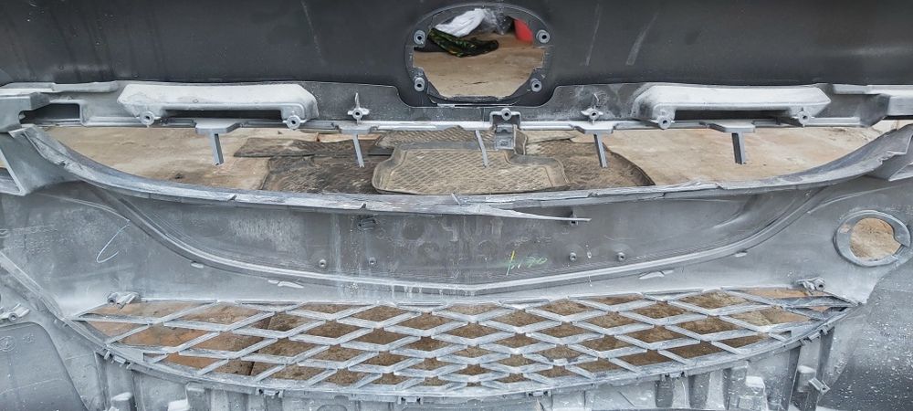 Решётка и заглушки ПТФ в бампер на Mazda 5 (cw)