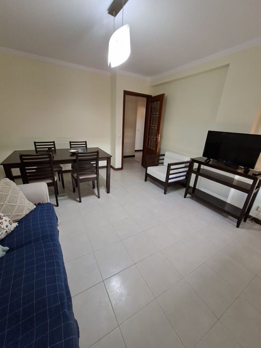 Aluga-se apartamento T2 nas Abadias
