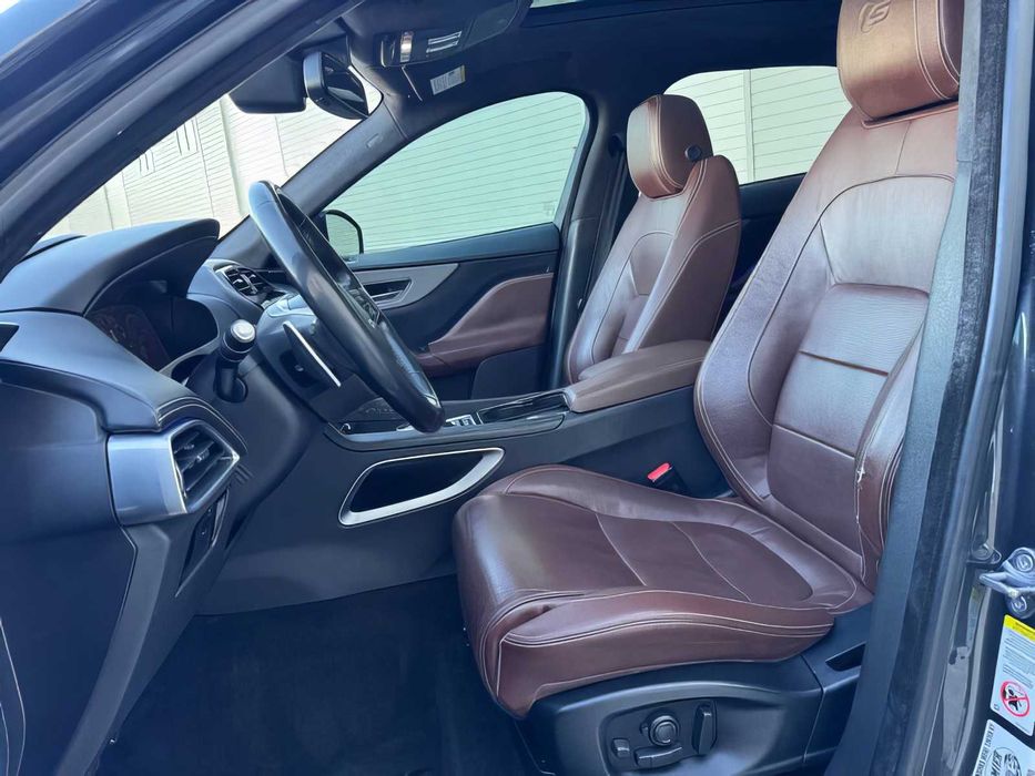 Jaguar F-PACE S      2017