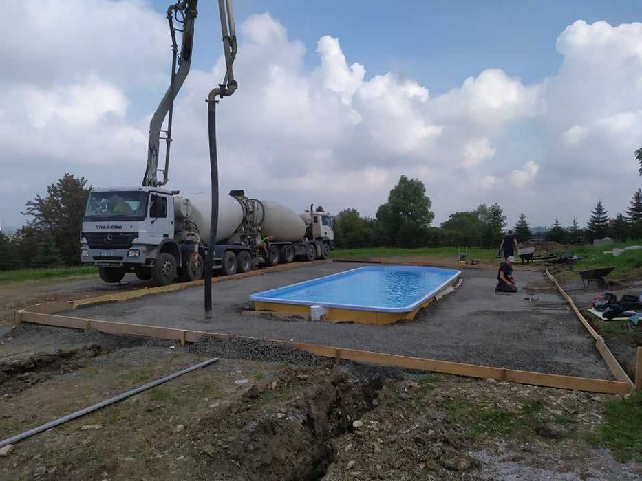 Basen ogrodowy montaż, montaż niecki poliestrowej montaż basenu tarasu