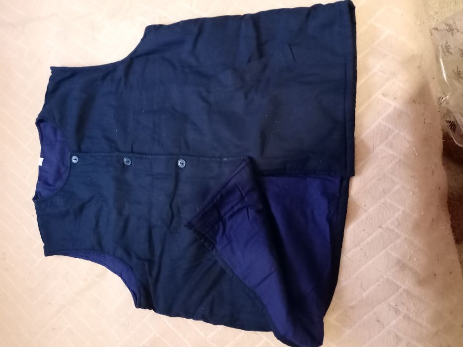 Продам жилет утеплений ватіном.