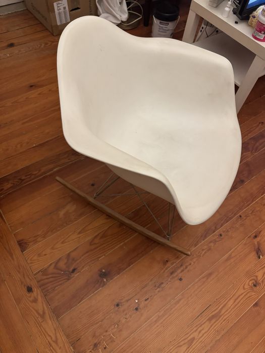 Cadeira de Baloiço Estilo Eames – Branca – Usada