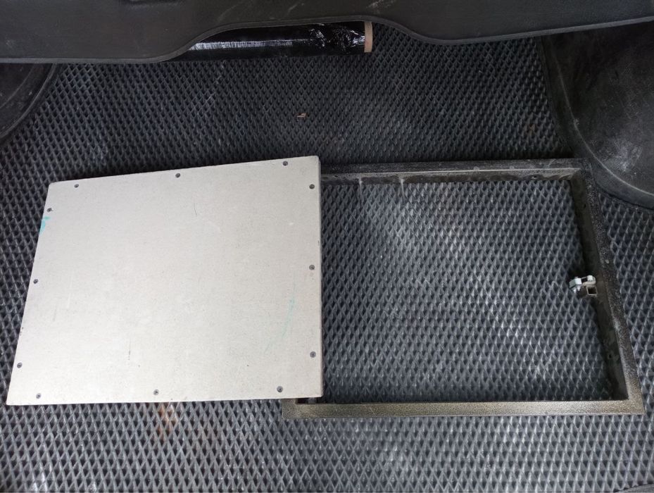 Ревізійний люк під плитку скритого монтажу невідімка 50см на 40см нови