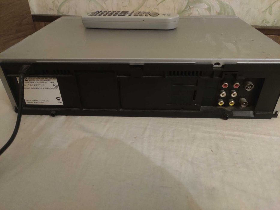 Видеомагнитофон JVC HR-J795