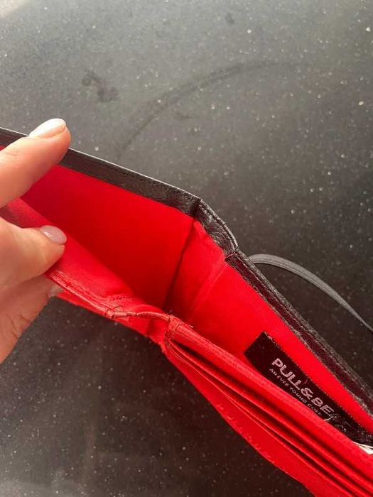 Carteira Pull & Bear Preta e Vermelha