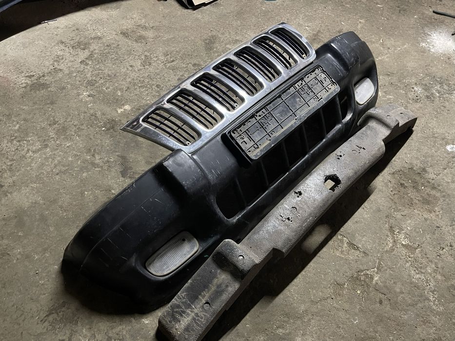 Передній бампер решітка радіатора Jeep grand cherokee wj Передний