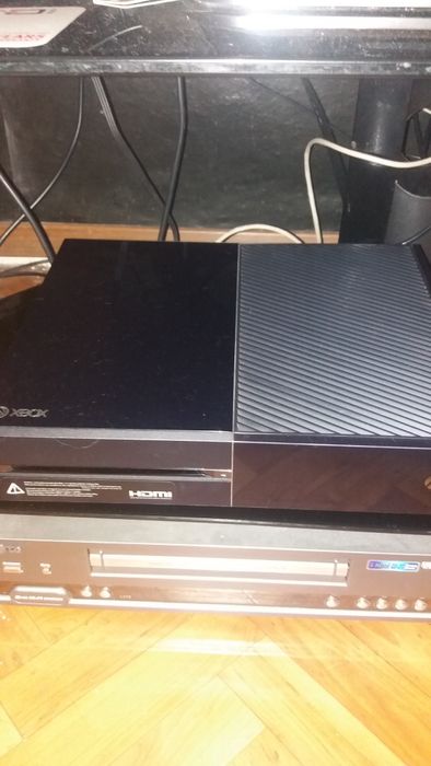 Продам Xbox one Fat в отличном состоянии .или обмен на электрогитару