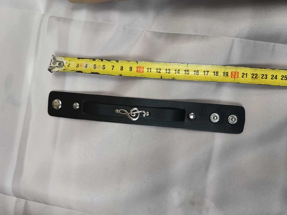 Bransoletka unisex czarna z nutką,