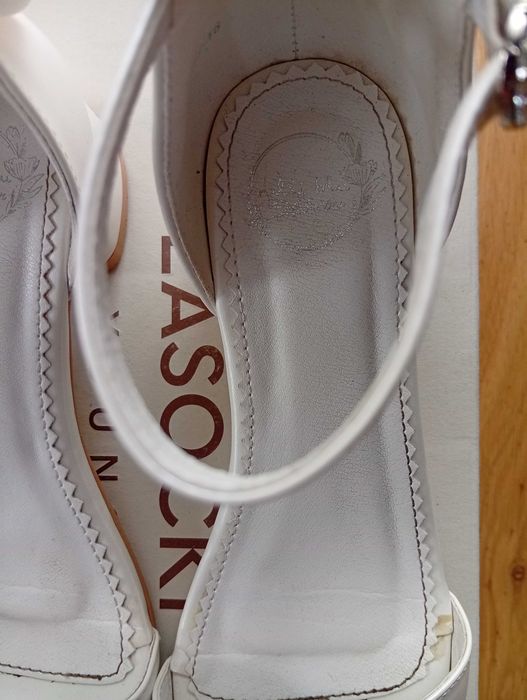 Białe perłowe sandały dziewczęce 35