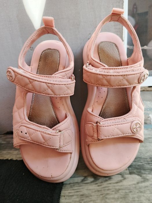 Босоніжки на дівчинку 34розмір