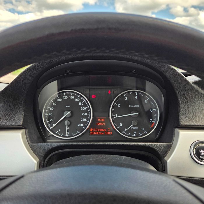 BMW 320i E90  170 KM