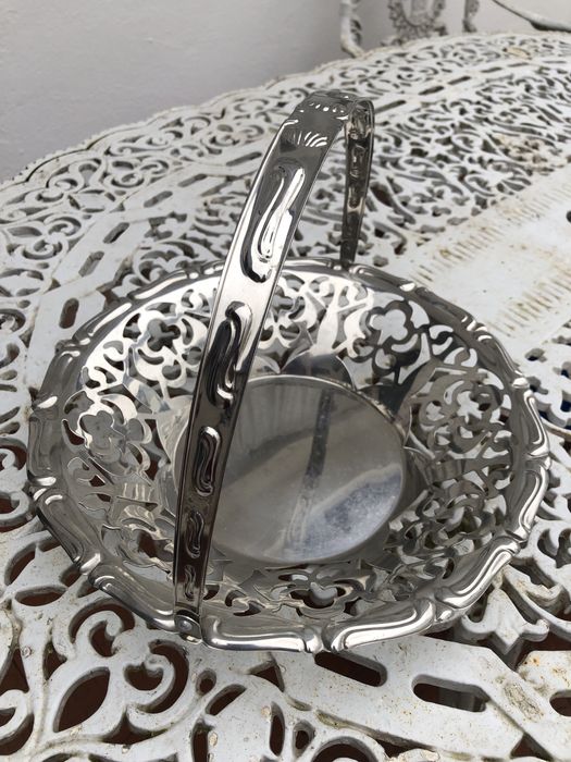 Fruteira em inox muito rendada em inox