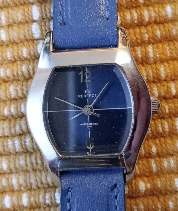 Zegarki damskie kwarcowe.