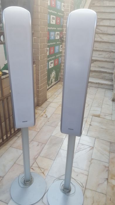 2 colunas  de pé  Alto  da  Sony veja descrição