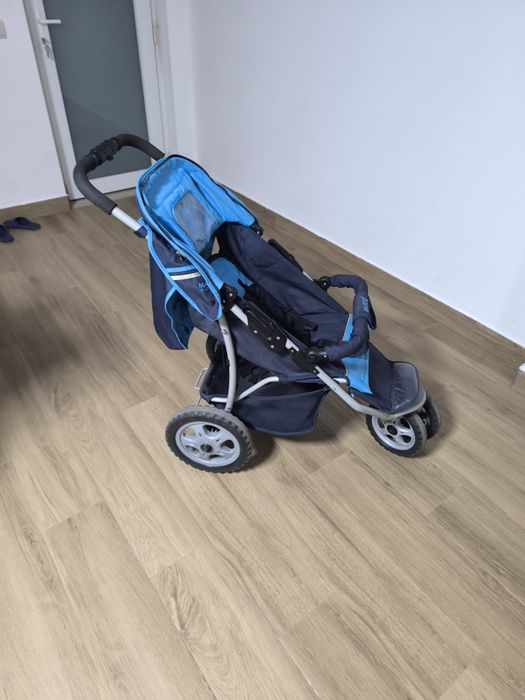 Carro de bebê usado