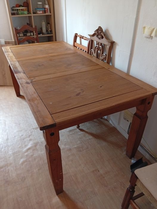 Mesa em pinho magnifica..
