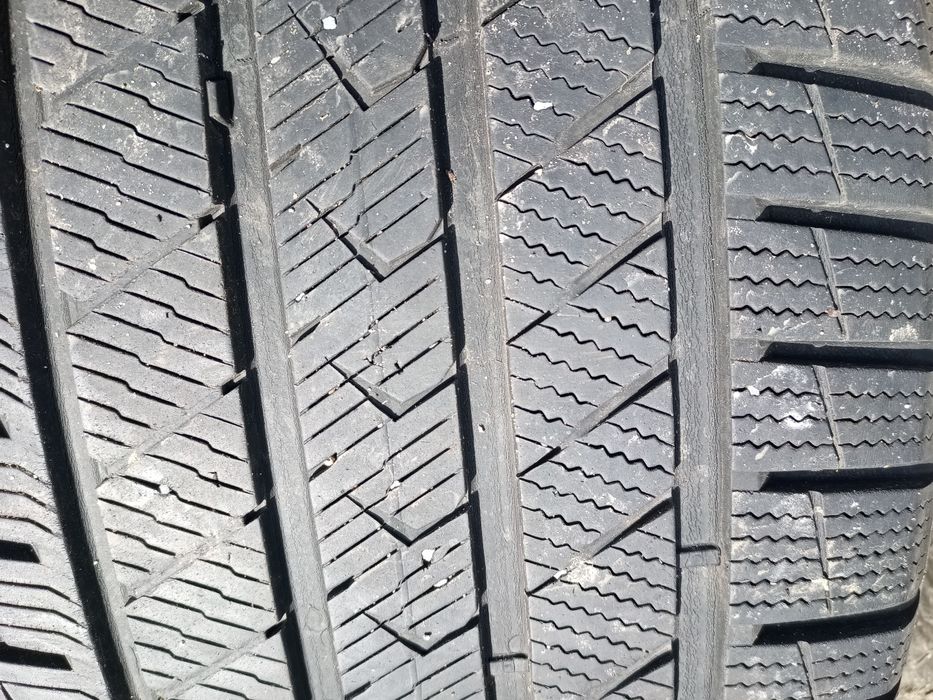 Opony 285/45 r21 superstan
