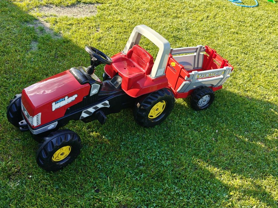 Traktor na pedały z przyczepą