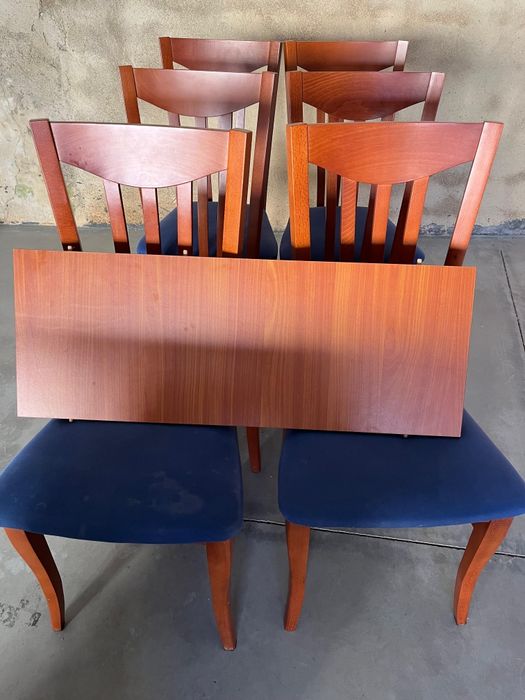 Mesa de Jantar Extensível + 6 Cadeiras (Cor Cerejeira