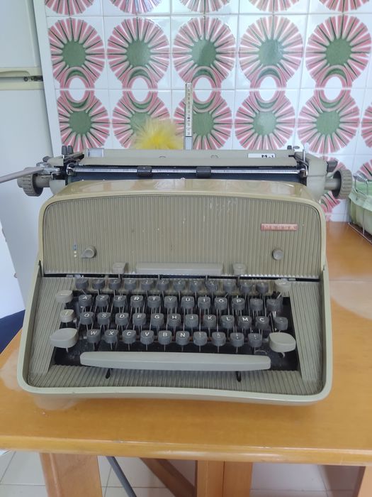 Vendo Máquina de escrever da Messa