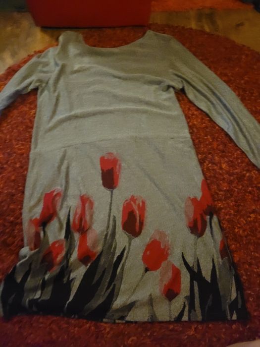 Wyprzedaż Piękna sukienka z tulipanami