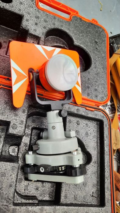 Відбивач для цифрового тахеометра,з триногою в комплекті.