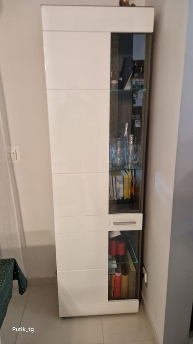 Witryna brw LED podświetlana  kolor biały i dąb