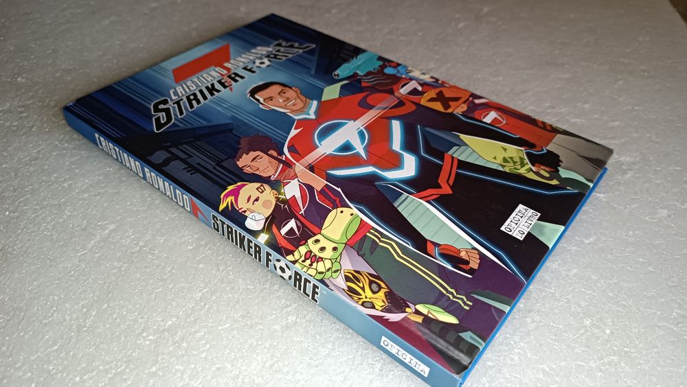 Livro Cristiano Ronaldo Striker Force 7 - 1 edição 
Volume 1
de Cristi