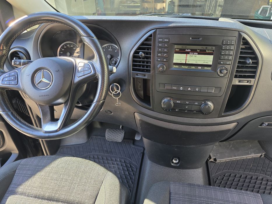 Wynajem bus Mercedes Vito 9-osób