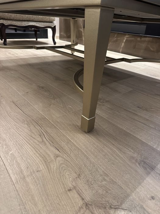 Mesa de centro em vidro quadrado