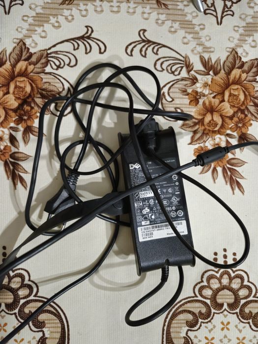 Продам зарядки до ноудбука Hp та dell d820