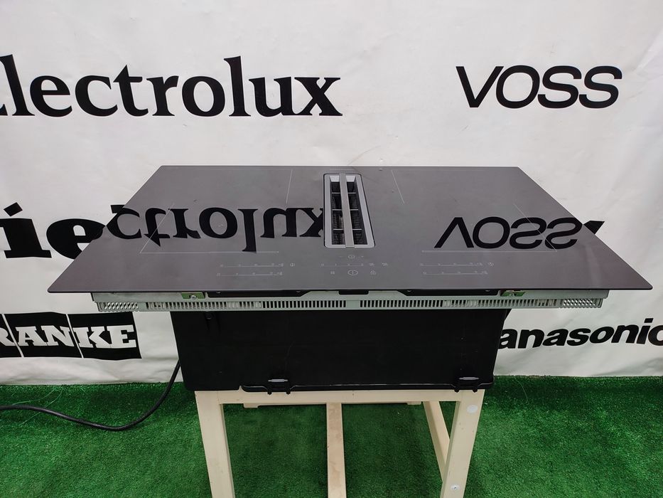 Індукційна варильна поверхня Grundig  з витяжкою 80 см