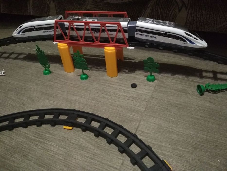 Продам дитячу залізницю на батарейках