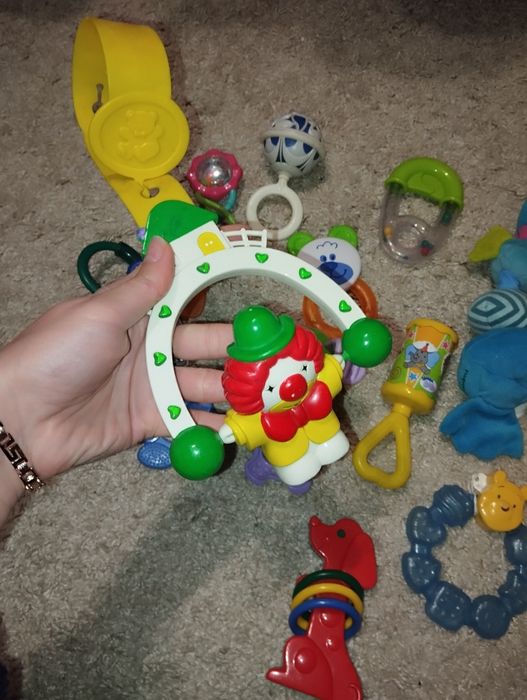 Лот фірмених іграшок