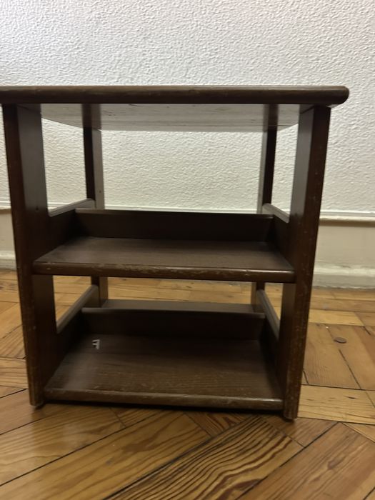 Mesa para CD’s pequena