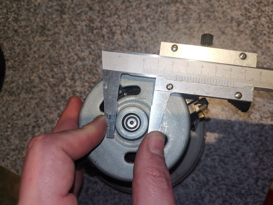 Мотор пылесоса на 2 квт. (нужна замена подшипника)