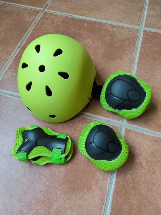 Capacete Joelheiras Cotoveleiras proteção de mãos